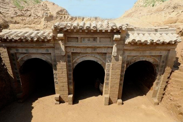 济南墓园网发现5座清代墓葬，出土完整及可复原器物40件！