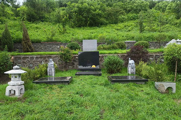 济南公墓不仅是亲人们送别逝去的亲人的地方，也是一种传承齐鲁文化的载体！